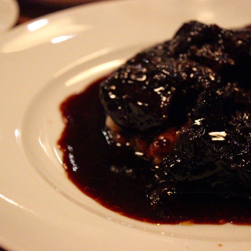 国産牛スネ肉の濃厚赤ワイン煮(東京ワインバル八十郎 築地店)