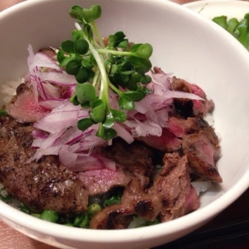 イチオシ メガネのステーキ丼 （サラダドリンク付）(スコッチ バンク 渋谷 （Scotch Bank Shibuya）)