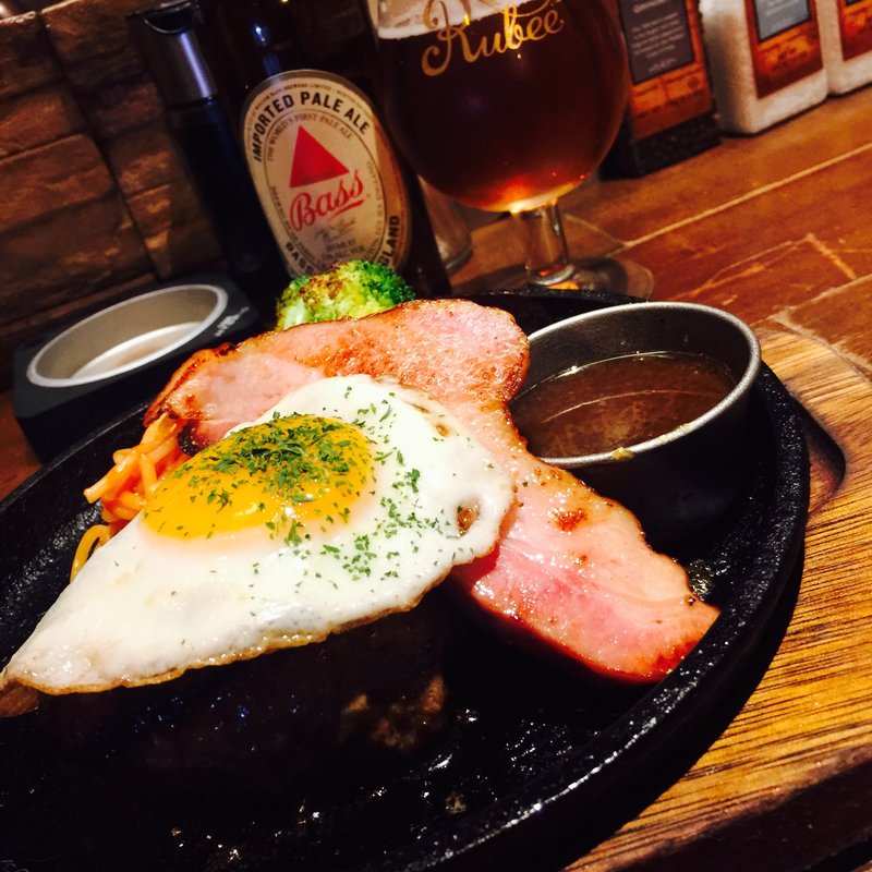 ベーコン＆目玉焼きハンバーグセット(ステーキ＆ハンバーグひげ)