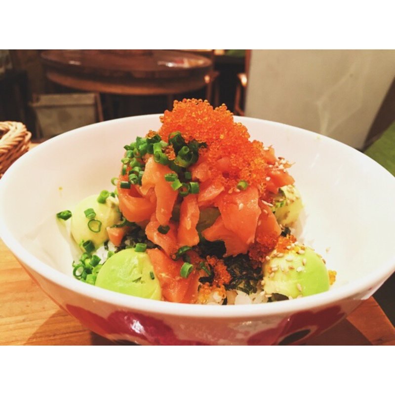 スモークサーモンアボカドパワーライスボウル(アボカド屋マドッシュ！カフェ ウラハラジュク店)