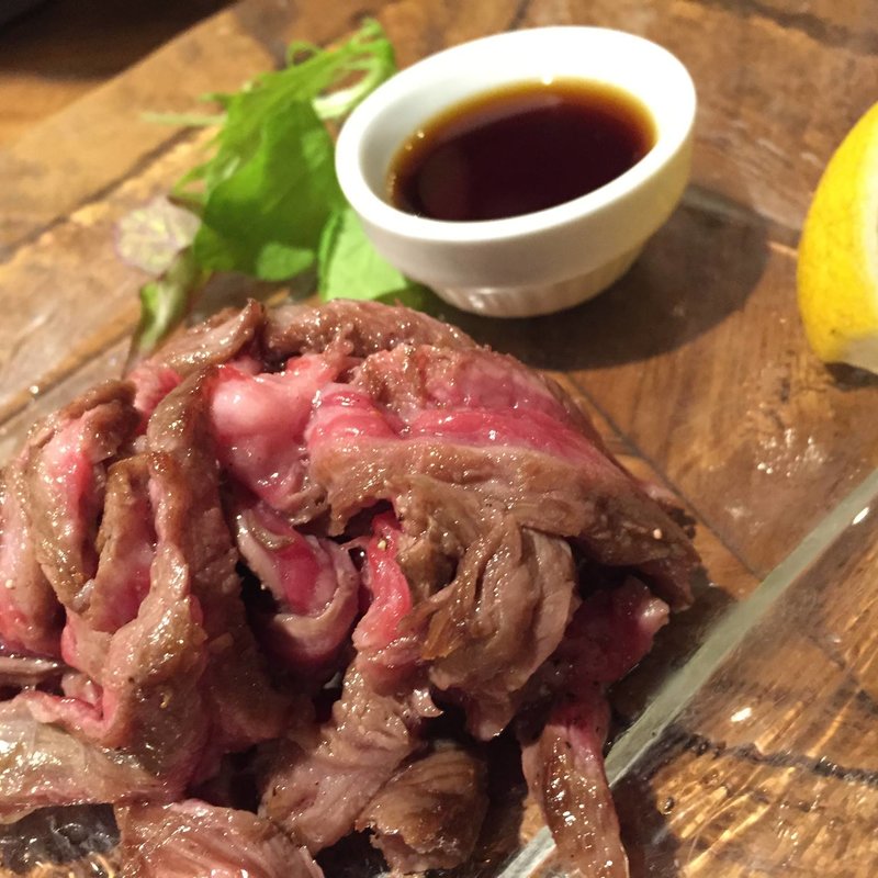 和牛のレアステーキ塩ユッケ(ワインビストロ Dai)