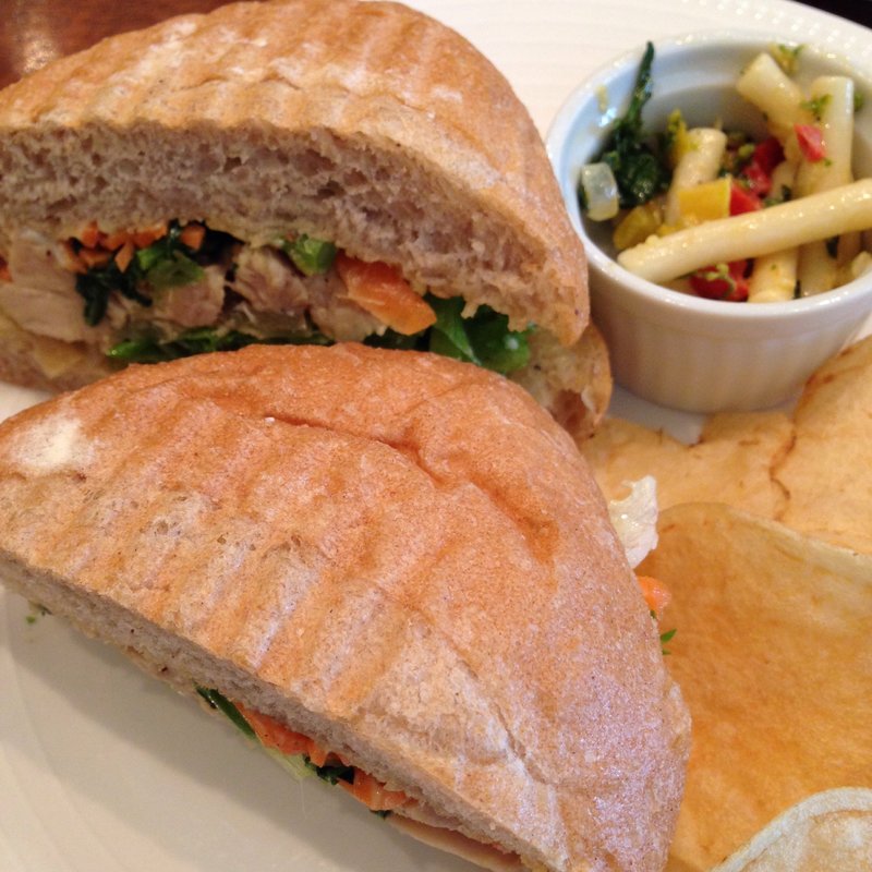 冬野菜とジンジャーチキンのサンドイッチ(リアン サンドウィッチ カフェ 横浜店)