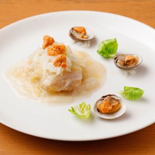 鮮魚のポワレ　白菜あんかけ　ウニ添え(フレンチレストランエルミタージュ)