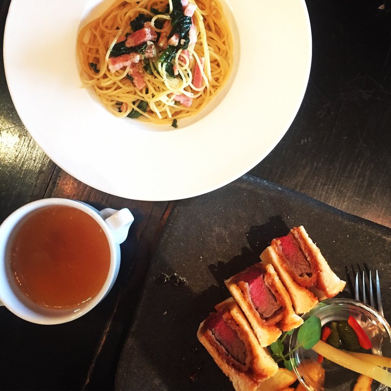 週替わりパスタランチ。ビーフヒレカツの洋食サンドランチ。
