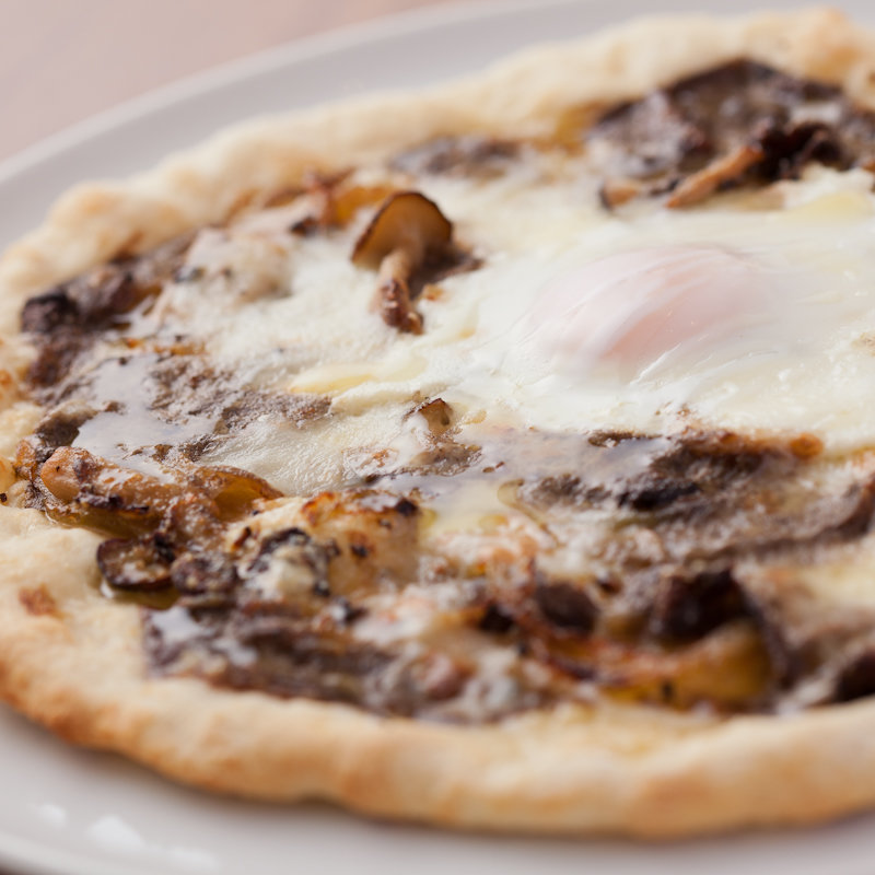 キノコのチーズピザ(ビストロ アトリ ～BISTRO LA ATORI～)