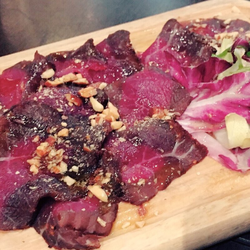 自家製和牛プレザオラ(銀座でワイン。)