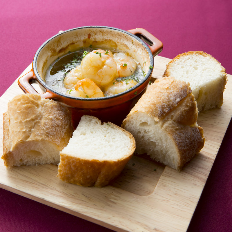 海老のアヒージョ(ラ・コモディタ 神保町店 (LA COMODITA))