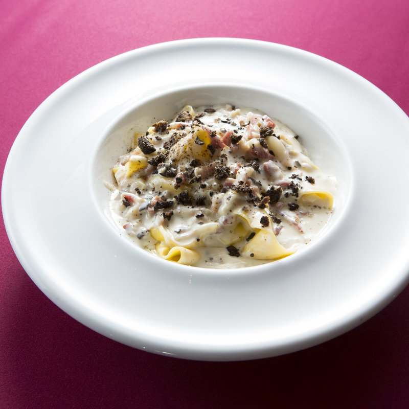 ベーコンクリームパスタ　刻みトリュフ(ラ・コモディタ 神保町店 (LA COMODITA))