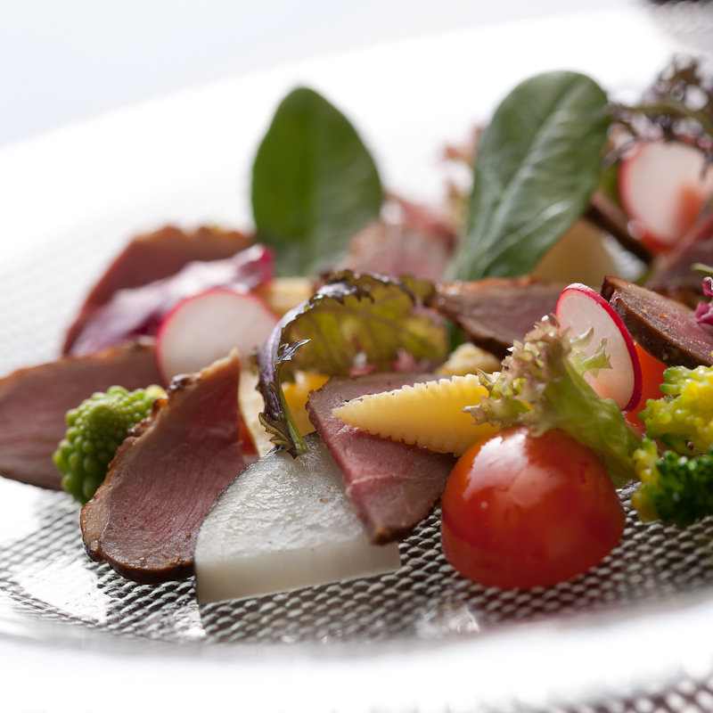 ローストビーフ　温野菜添え(山下ワイン食道)