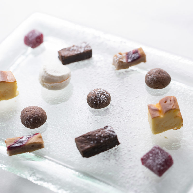 一口デザートの盛り合わせ(ラペティ・ロアラブッシュ)