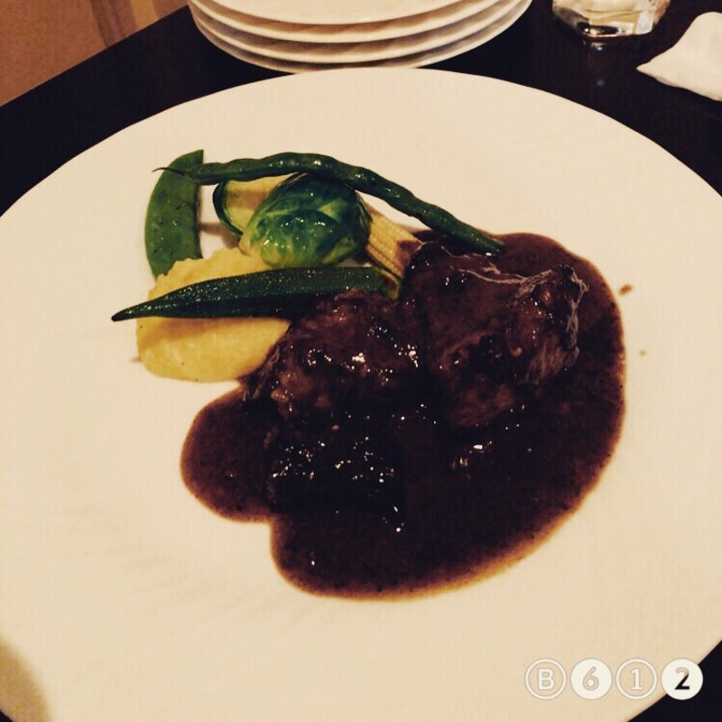 猪肉の赤ワイン煮込み(Cuore)