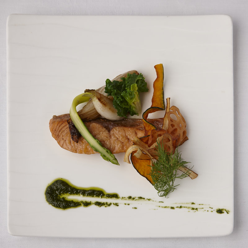 サーモンのムニエル(マルベリーストリート／ブリーゼブリーゼ 33F)