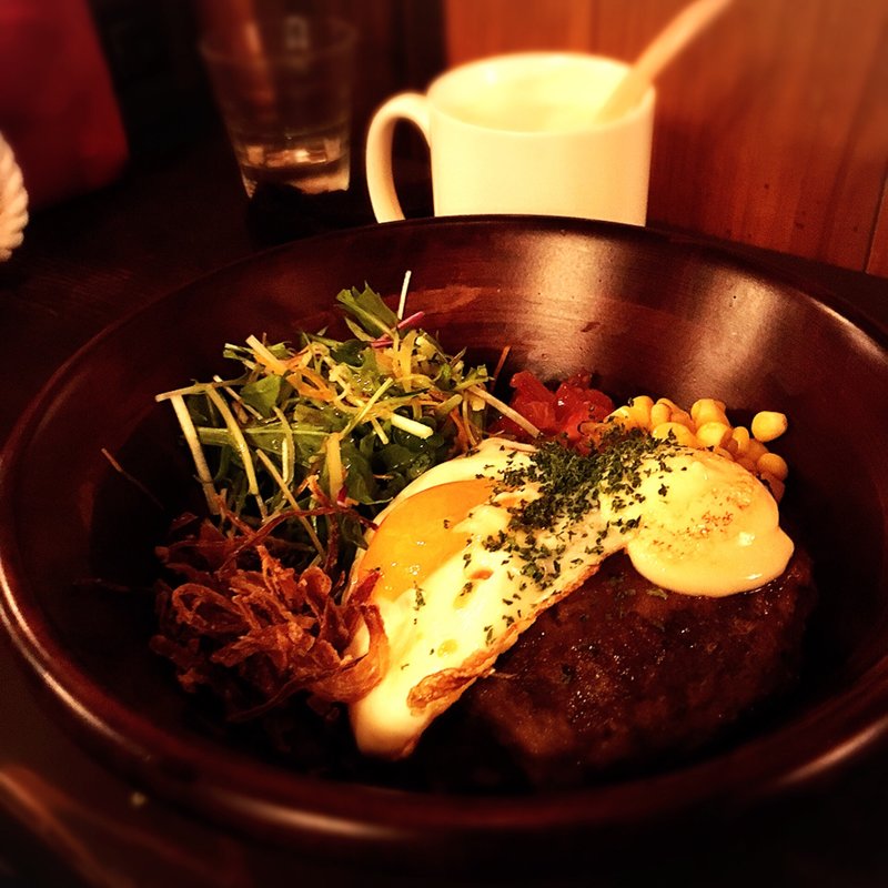 リハロウの和風ロコモコ(RE HALLOW BEACH リハロウビーチ)