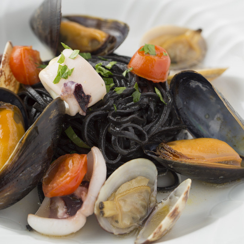 イカ墨パスタ　貝添え(DOMUS （ドムス）)