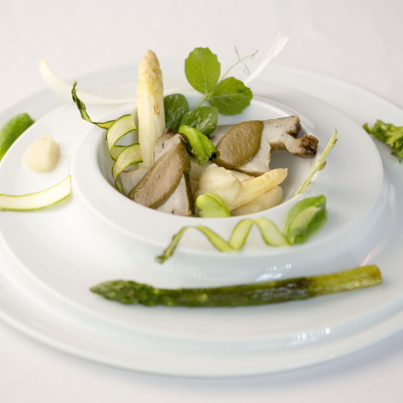 アワビとホワイトアスパラのグリル(lumière l'esprit k （リュミエールレスプリカ）)