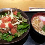 タコライスと沖縄そばセット(沖縄料理しーさ 茶屋町店 )