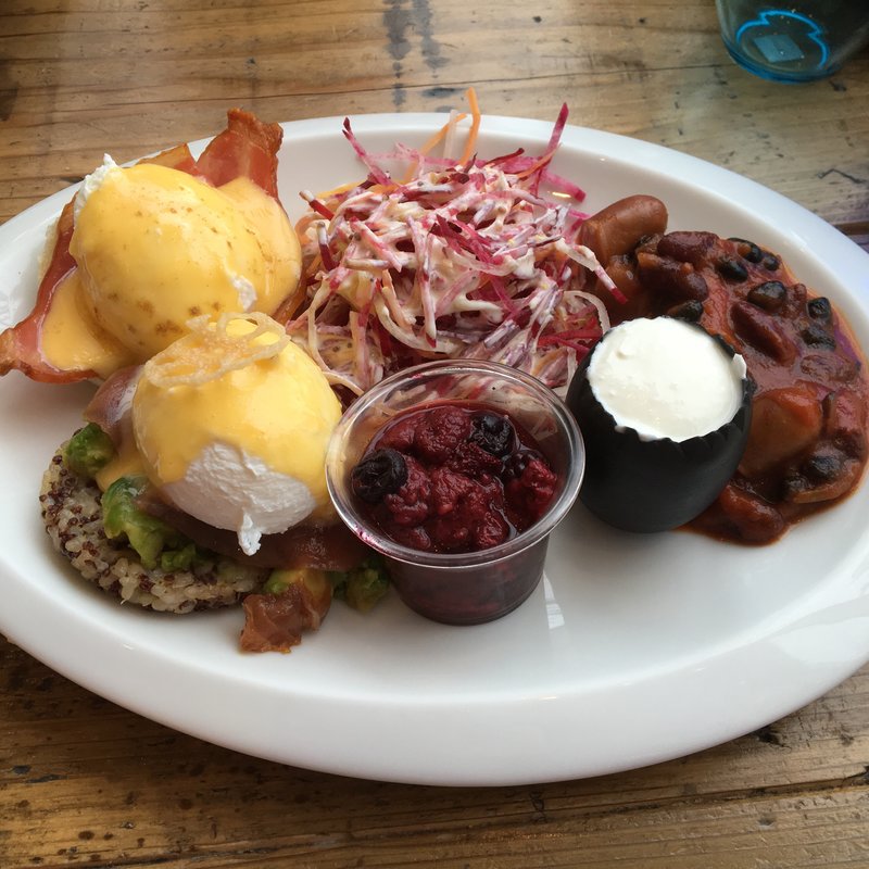 ハーフ＆ハーフ ベネディクト(エッグセレント)