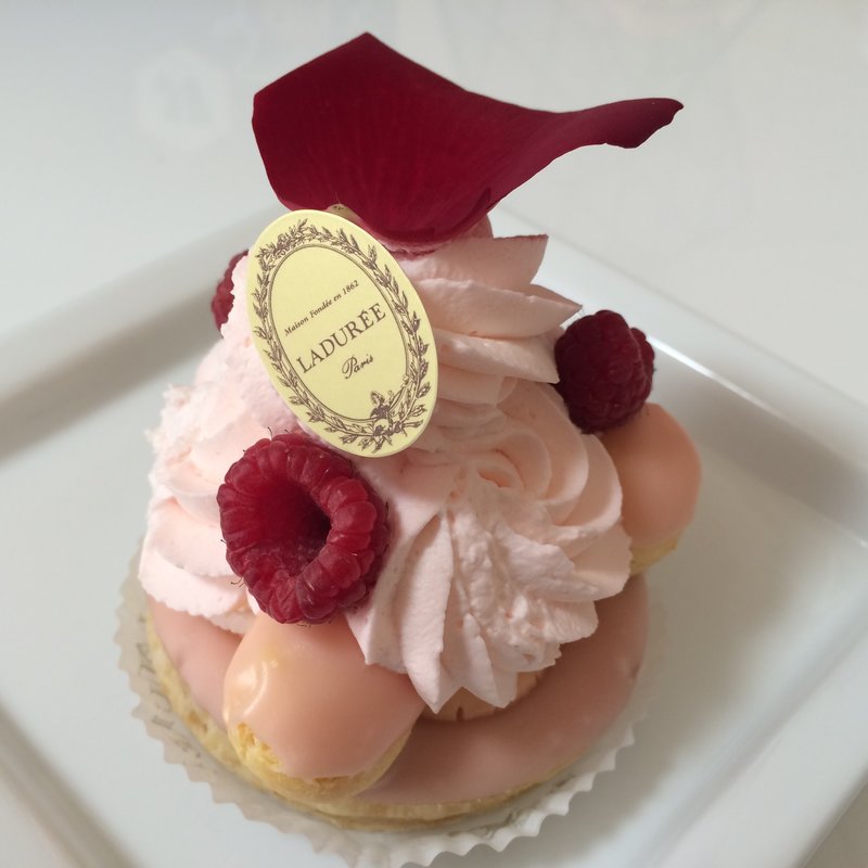 サントノレ・ローズ・フランボワーズ(ラデュレ日本橋三越店 （LADUREE）)