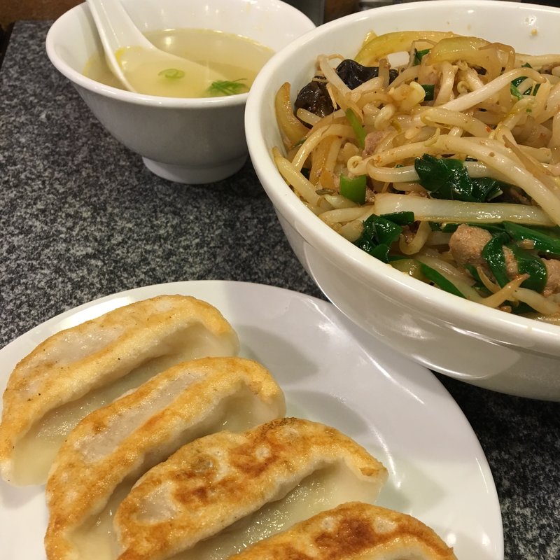 にら肉丼 元祖餃子4個セット(じなんぼ)