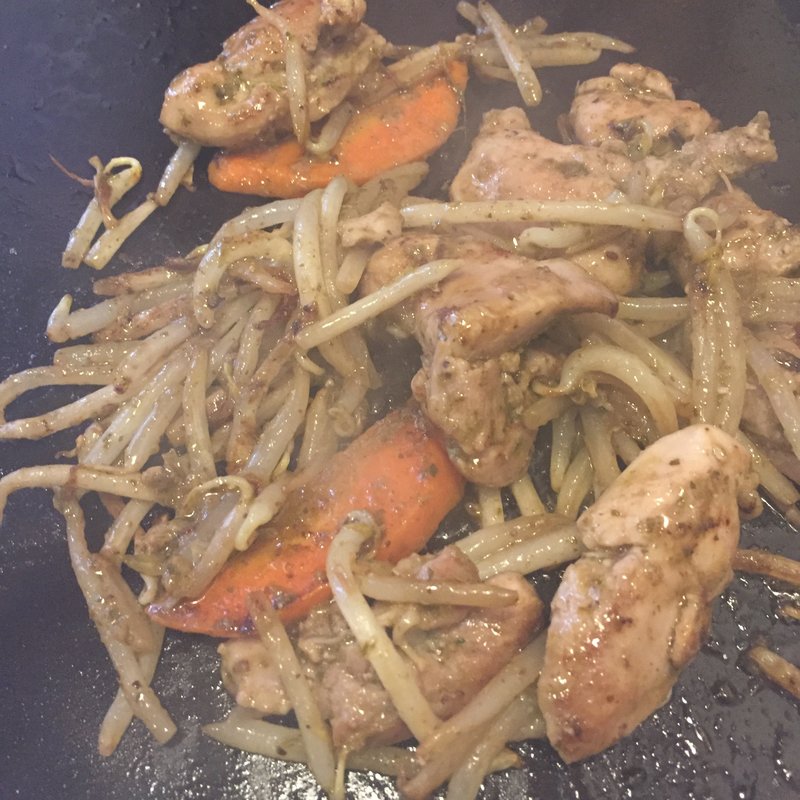 チキンバジル焼き(月島名物もんじゃ だるま )