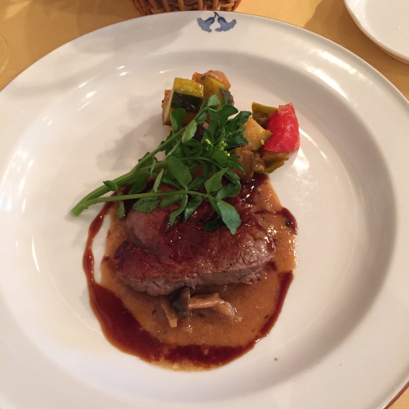 仔牛のフィレ肉のステーキ赤ワイン ランチB(アルトゴット)