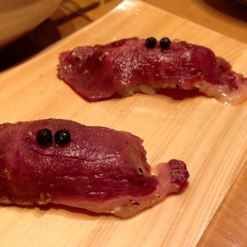 赤身肉の握り(にくがとう )