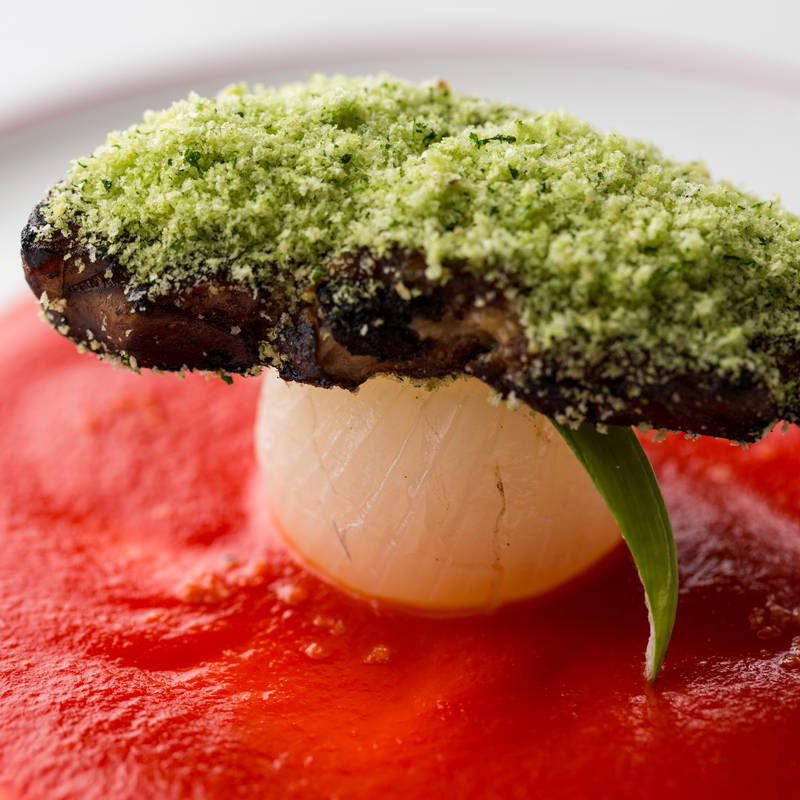 白身と牛の香草焼き　トマトソース(ラ ベデュータ （La Veduta）)