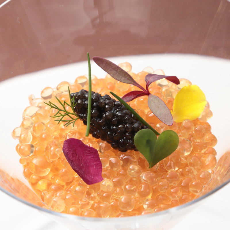 キャビアとジュレボール(銀座シェ・トモ)