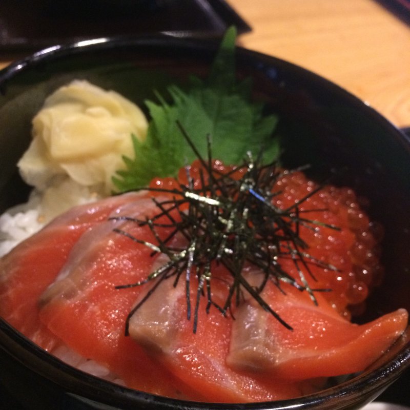 サーモンいくら丼(魚まみれ眞吉 原宿店)