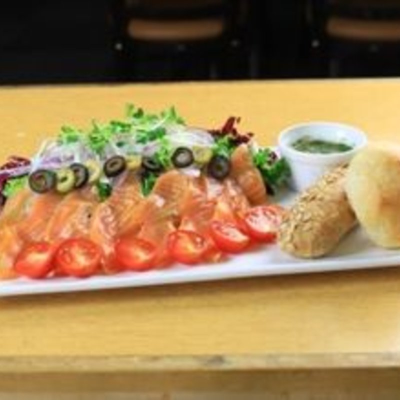 スモークサーモンサラダプレート(舞浜地ビール工房 Roti’s House イクスピアリ店)