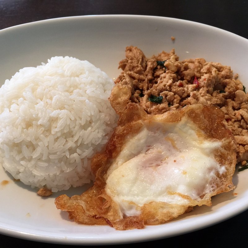 鶏のガパオ(マンゴツリーカフェ新宿)