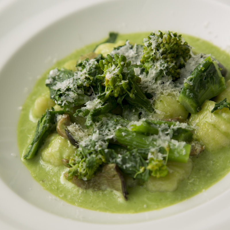 菜の花とキノコのニョッキ(エスカーレ)