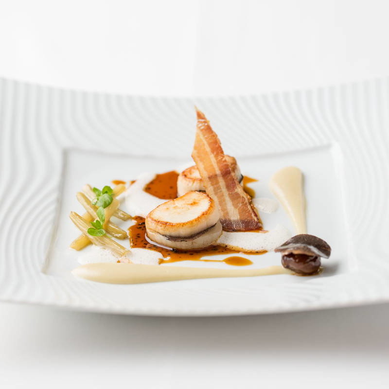 ホタテと大根のロッシーニ　トリュフを添えて(ル ポン ド シエル （LE PONT DE CIEL）)