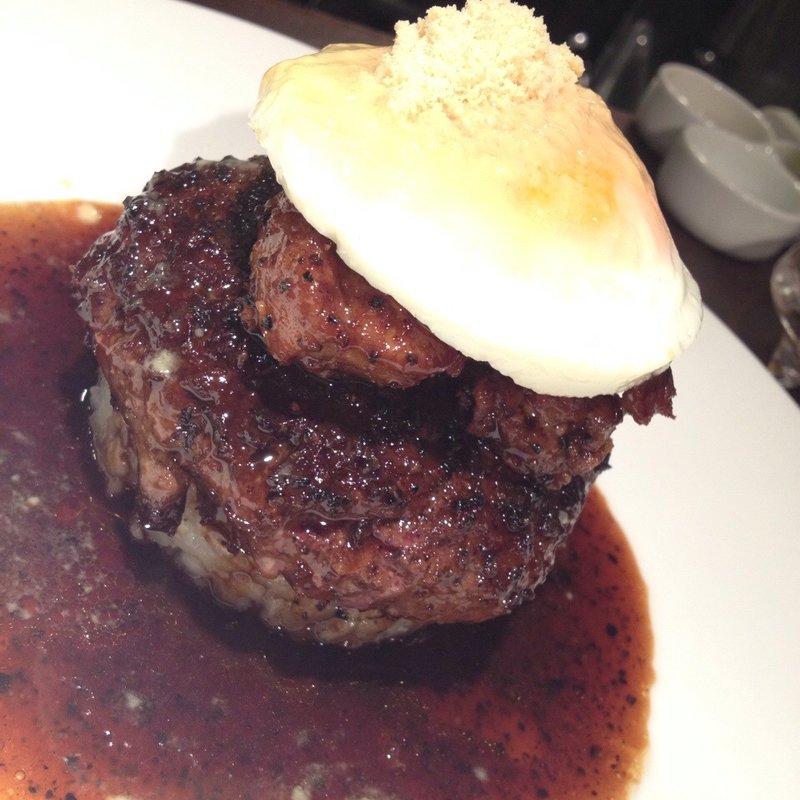 短角牛とフォワグラのロッシーニ　TAKU風(俺のフレンチTable Taku)