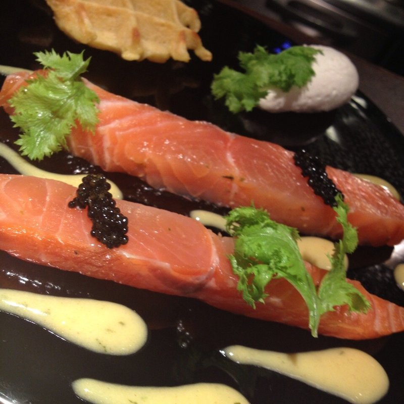 スモークサーモン ワサビムース(俺のフレンチTable Taku)