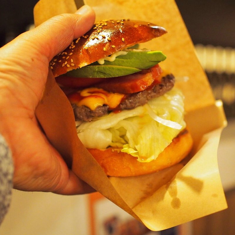 アボカド・厚切りベーコン・チーズバーガー(アボットキニージャパン栄店（ＡｂｂｏｔＫｉｎｎｅｙ）)