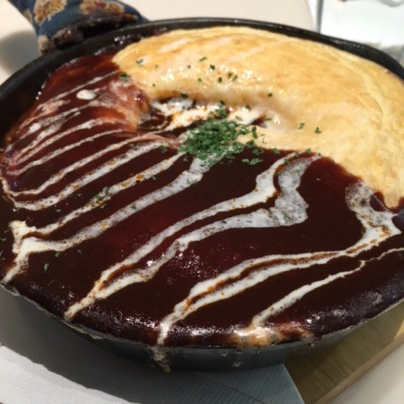 モンサンミッシェルふわふわオムライス デミグラスソース(Bistro Tama)