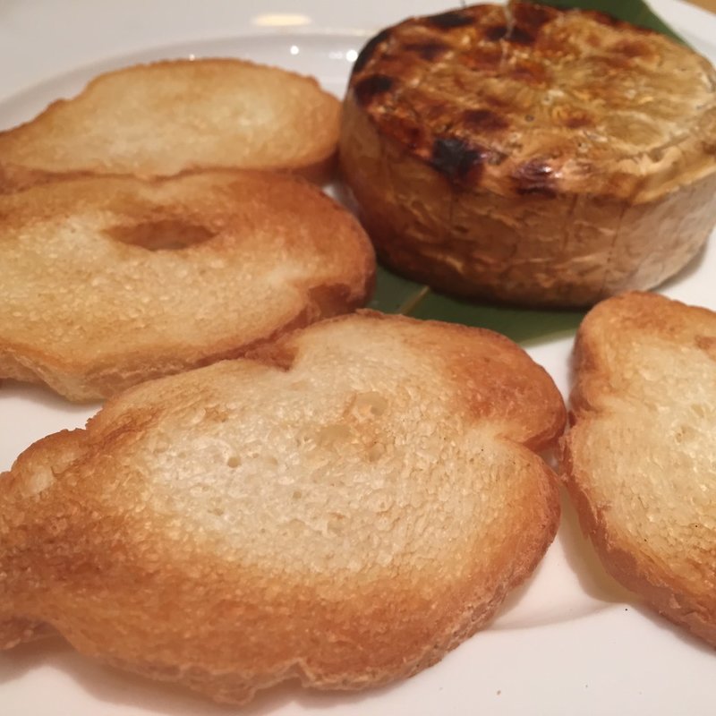 カマンベールのわら焼き(わら焼き軍鶏六レイクタウン店)