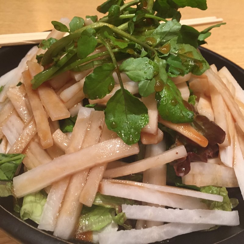 大根とクレソンサラダ(わら焼き軍鶏六レイクタウン店)