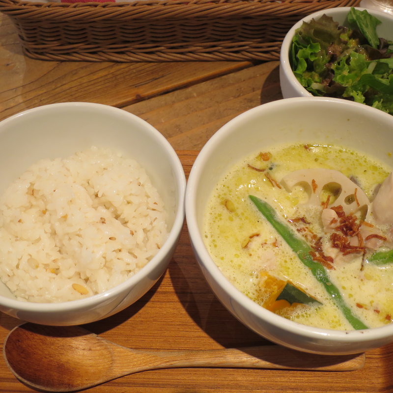 皮なし鶏モモ肉と野菜のグリーンカレー(ボンダイカフェ)