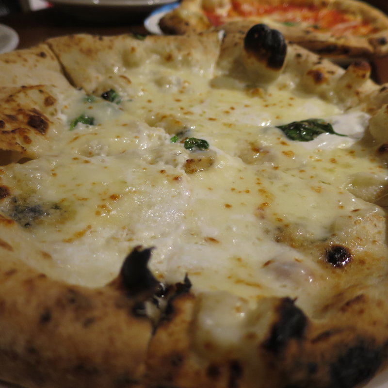 クアトロフォルマッジ(La TRIPLETTA ラ・トリプレッタ)