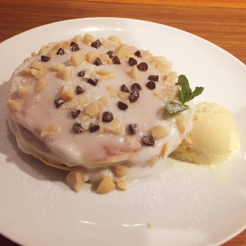 マカダミアナッツとココナッツソースのパンケーキ(3枚)(キングステーキ)