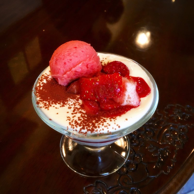 いちごティラミス(ジェラテリアアクオリーナ （GELATERIA ACQUOLINA）)