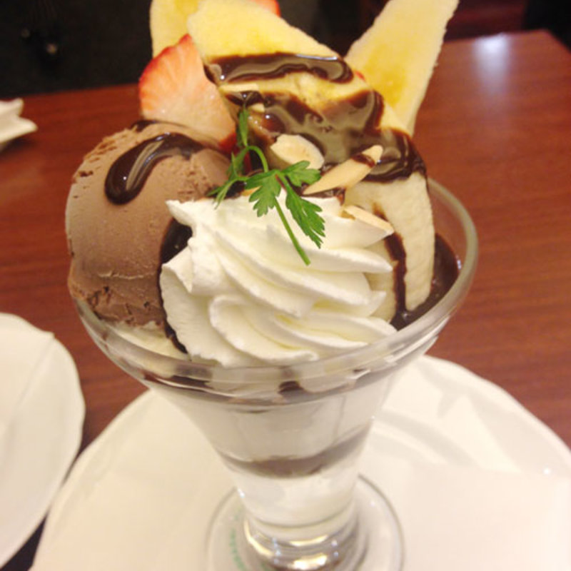 完熟バナナチョコハーフプラスパフェ(京橋千疋屋 アトレ恵比寿店 （キョウバシセンビキヤ）)
