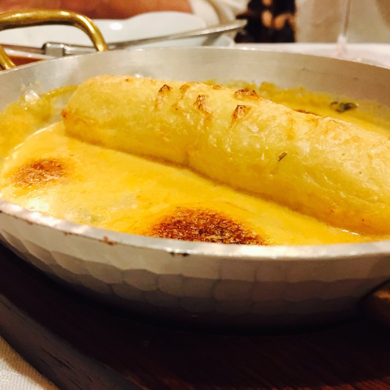 古典のルセット(レシピ)を忠実に再現「プロシェのクネル」(サラマンジェ・ド・イザシ・ワキサカ （Salle a manger de Hisashi WAKISAKA）)