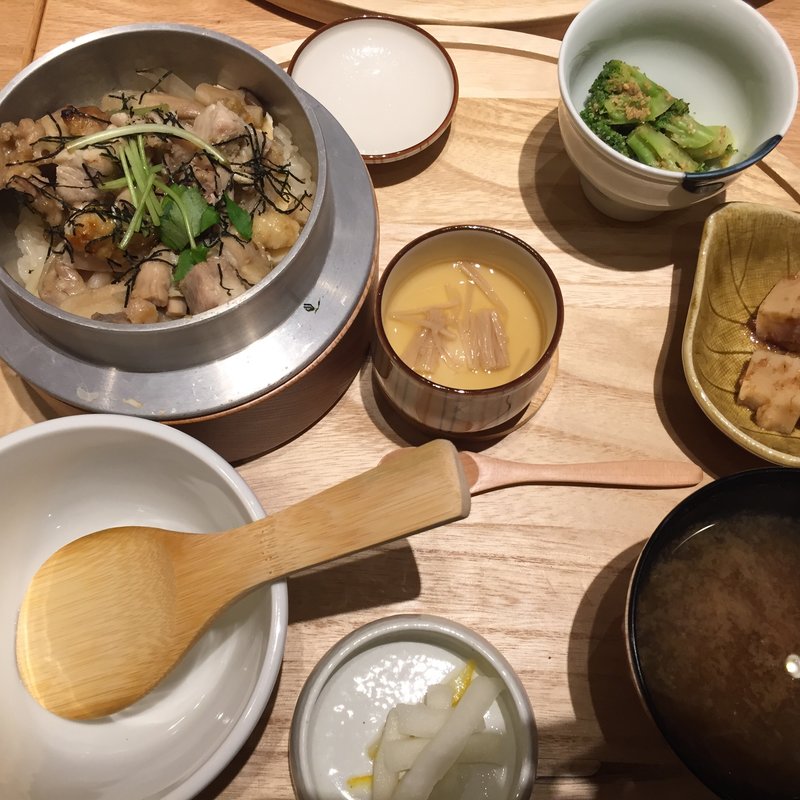 鶏五目の羽釜炊きご飯「お膳」(TSUKUMI)