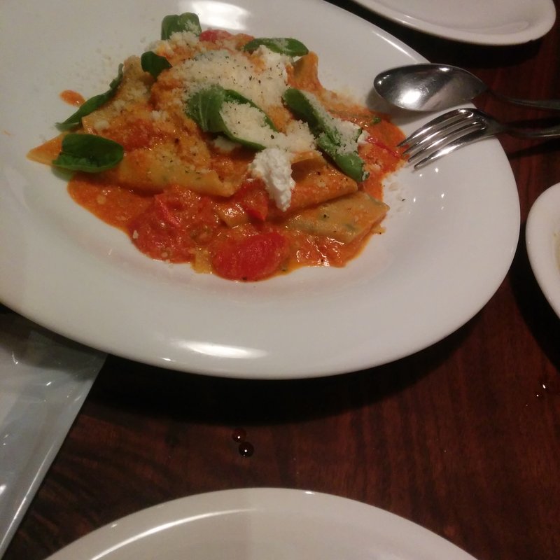 バジリコを練りこんだ平打ちパスタ フレッシュトマトとバジリコのソース(Trattoria Ciaoro（トラットリア・チャオロ）)