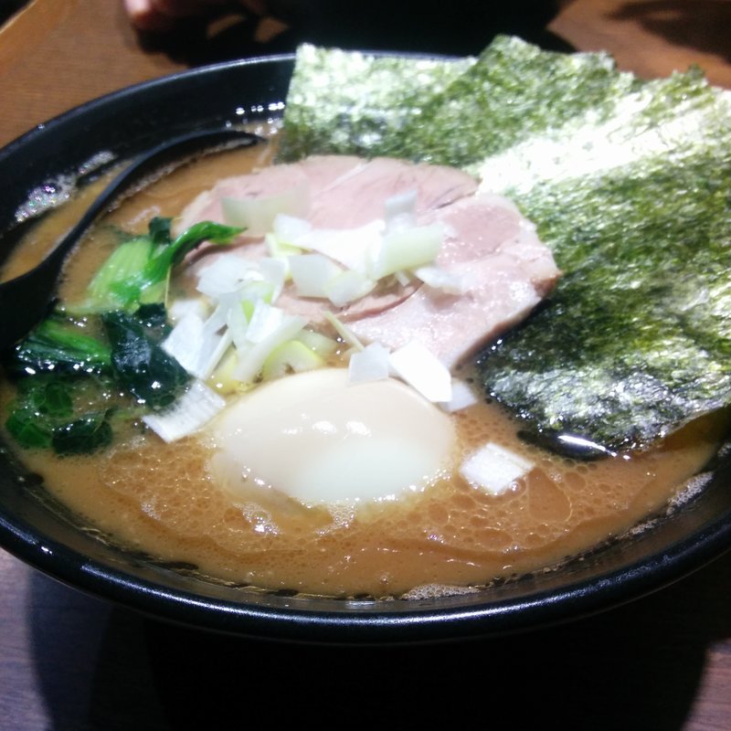 並(横浜家系ラーメン 麺家 黒)