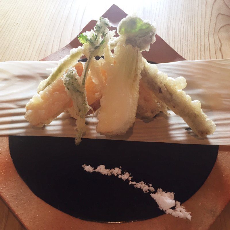 旬の野菜の天ぷら(工房とったん （またいちの塩）)