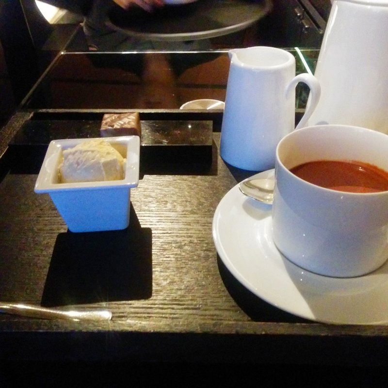  東京都中央区銀座2-7-12(ブルガリ イル リストランテ （BVLGARI Il Ristorante）)